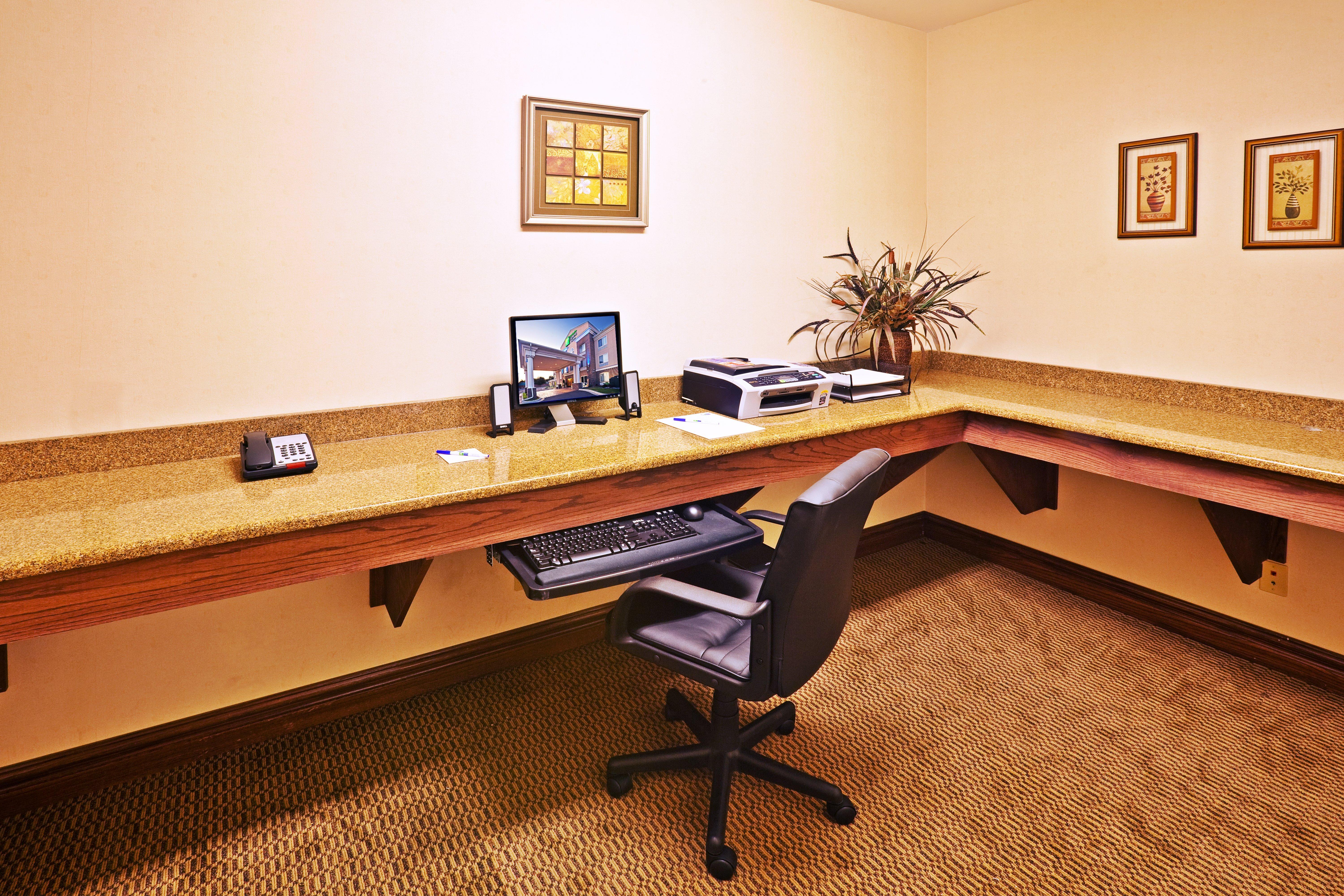 Holiday Inn Express Hotel & Suites Oklahoma City-Bethany By Ihg Exterior photo